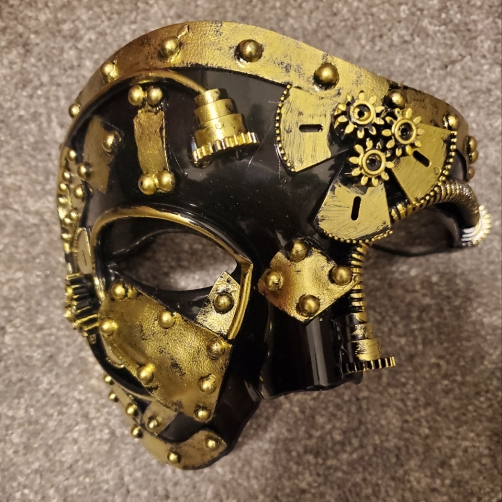 Steampunk Black and Gold Mask